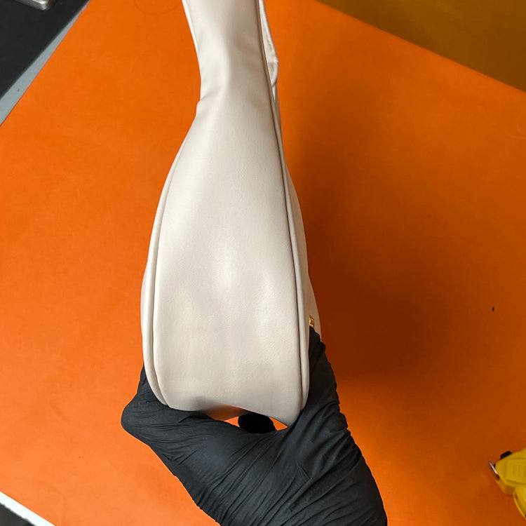 F374