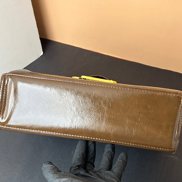 A521