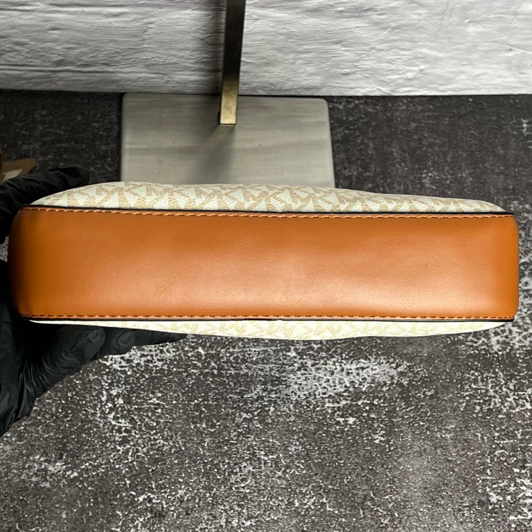 A321