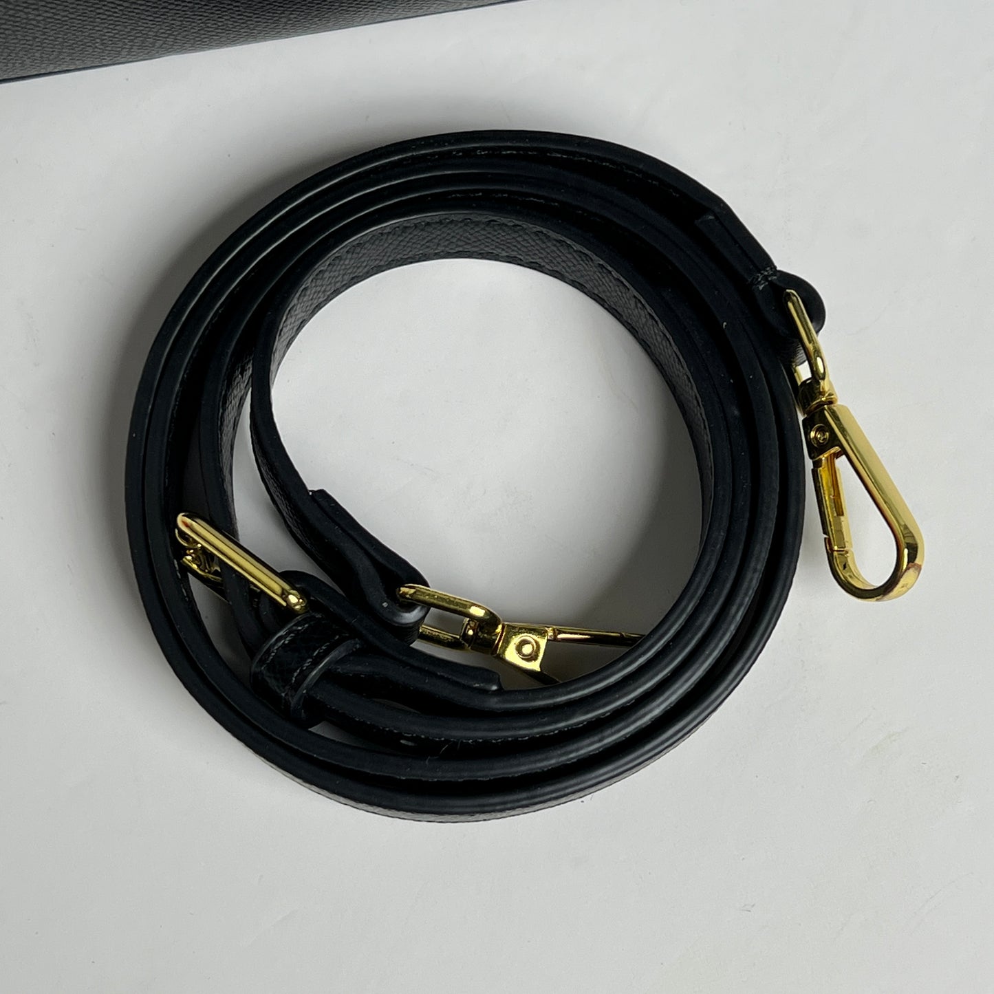 D402