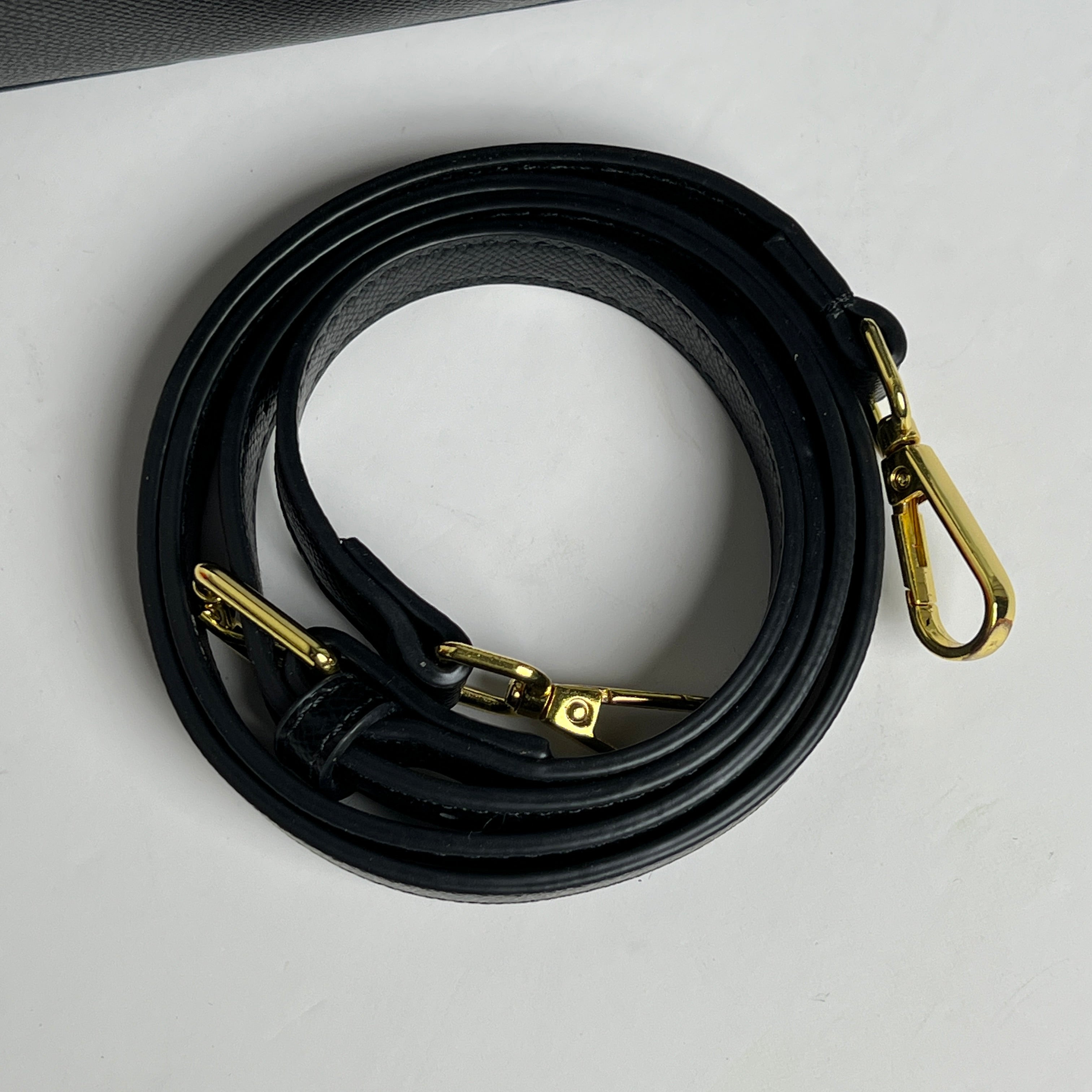 D402
