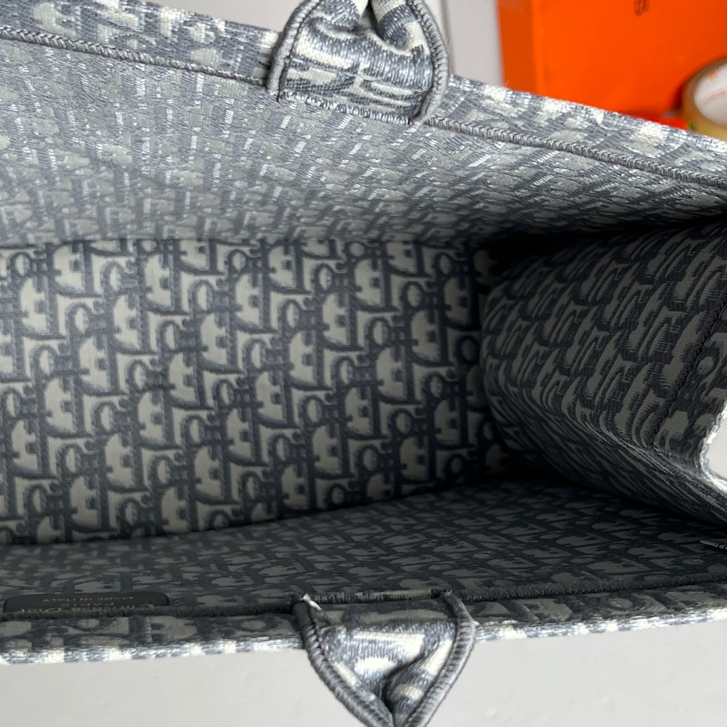 D423