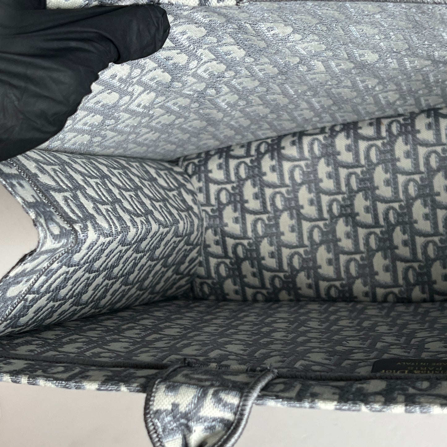 D423